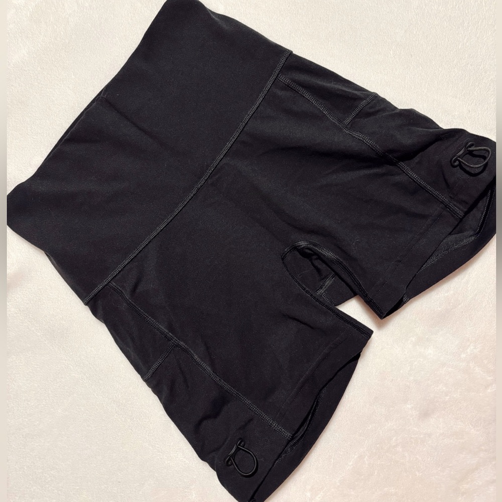 Gymshark Legacy Rouched Shorts - Picture 3 of 4